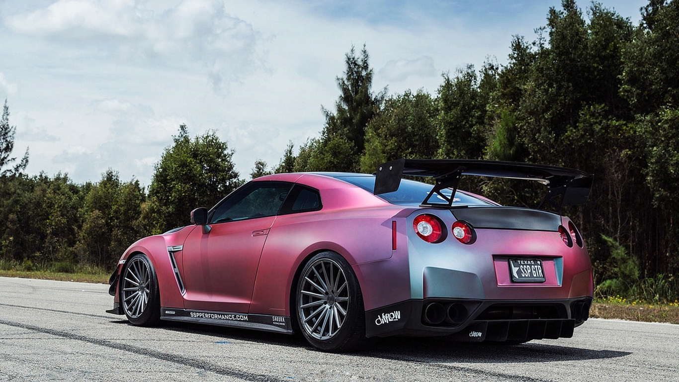 日產(chǎn)GT-R R35改裝車 高清桌面壁紙，駕馭視覺(jué)的機(jī)械藝術(shù)